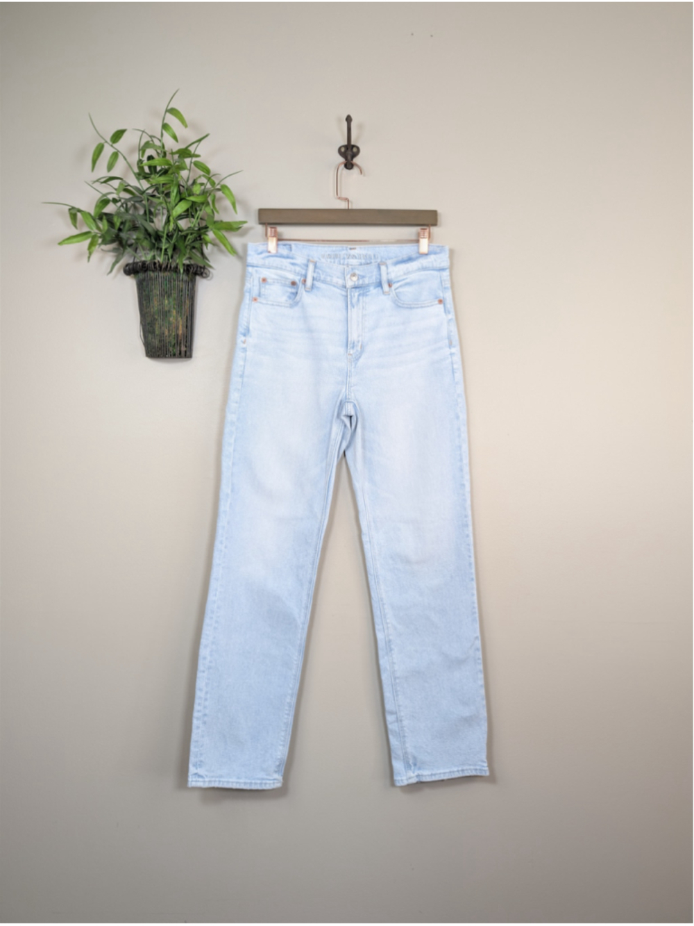 American Eagle 6 Super High Rise Straight Leg Jeans Light Blue Wash Stretch
